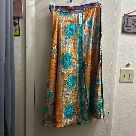 Recycled sari fabric wrap skirt size regular - Picture 8 of 9